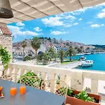 Riva Lavanda Hvar, Old Town